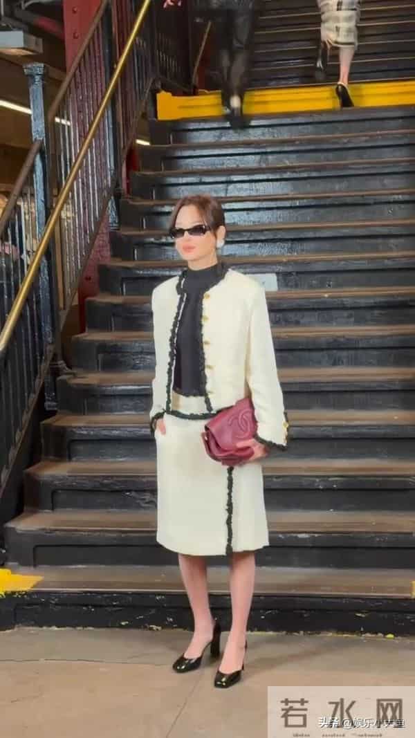辛芷蕾今日纽约看秀，身穿CHANEl2026春夏系列，美的如此赏心悦目