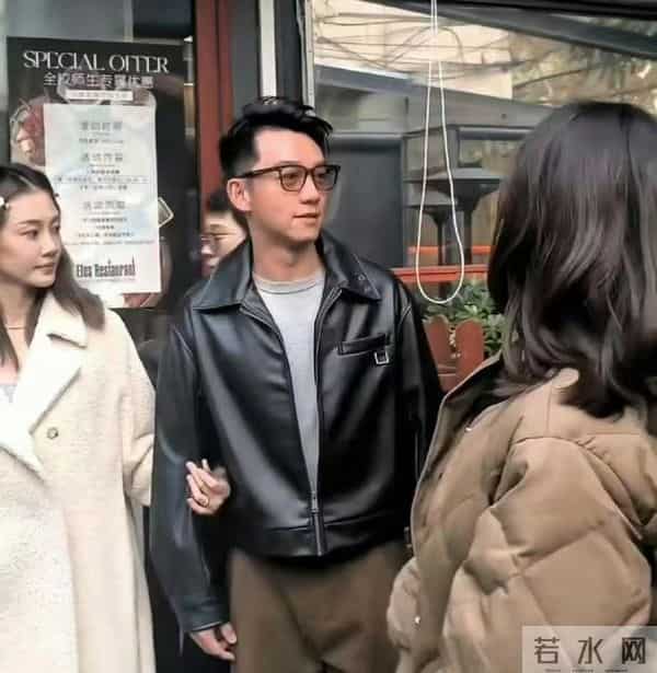 上戏80周年，众多明星出席校庆，郑恺和苗苗夫妇携手亮相校园