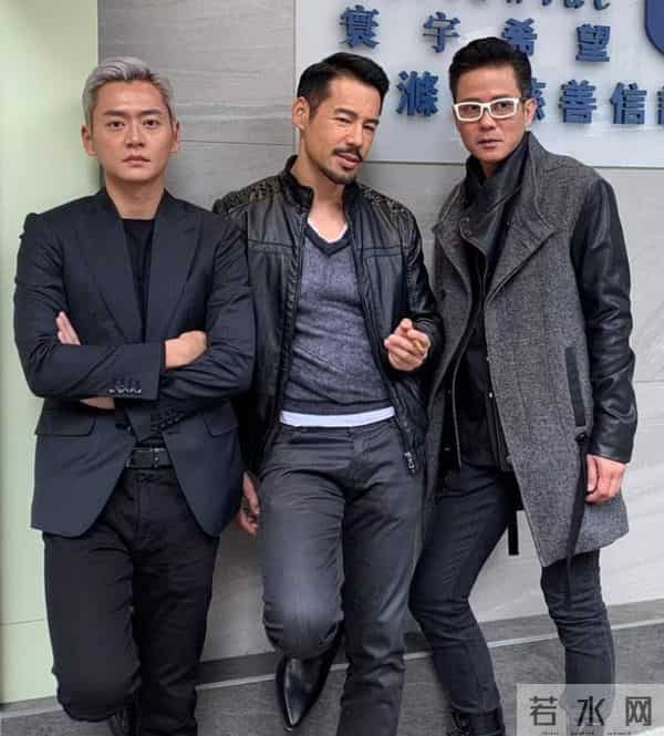 TVB绿叶王曾被嘲笑跑龙套，转行做直播，罕晒婚纱照感激太太包容