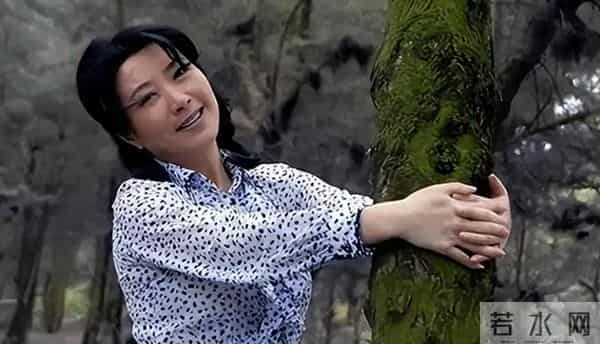 权色交易、陪睡上位，她压根不沾边，简直是娱圈的一股“清流”