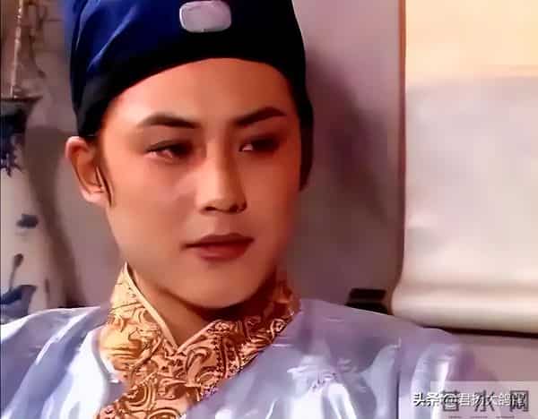 他是红楼第一美男,62岁住豪宅享天伦之乐,被家里仨女的“拿捏”