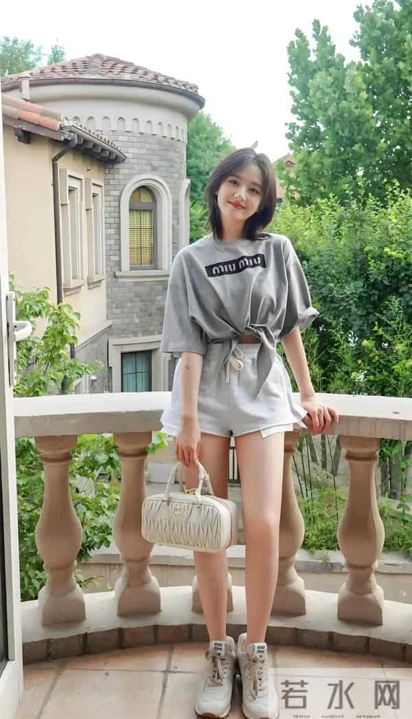 李兰迪绝美腿型，白细直堪称范本