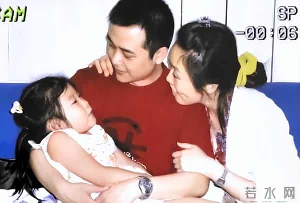 他长得帅，演技好，不顾一切娶大15岁妻恩爱至今，没生孩子也幸福