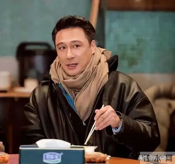 嫁给吴镇宇23年没做过饭，53岁仍似少女，她堪称最美的女星