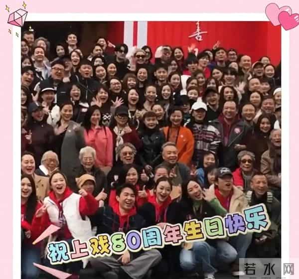 马伊琍美翻了！出席母校80周年校庆，梳着丸子头，松弛感十足