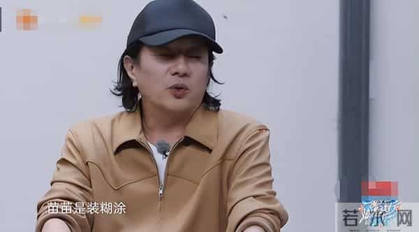 看了郑恺和苗苗合影,再看他和孙骁骁合影,生理性喜欢显而易见