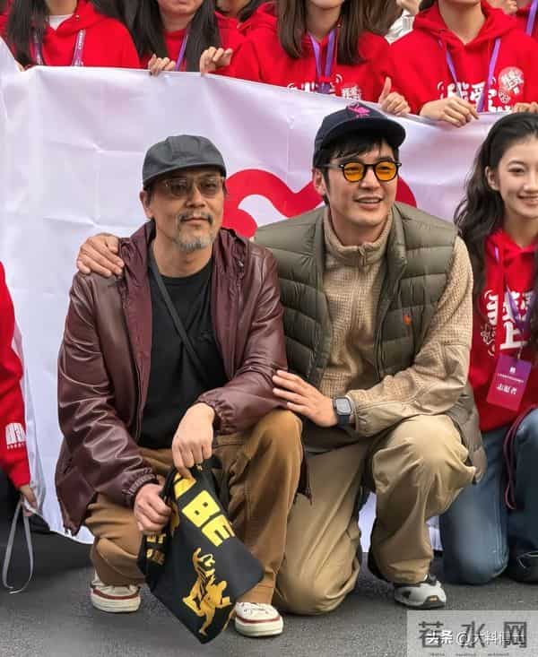 上戏80周年名场面:众星苍蝇馆聚餐、马伊琍江疏影低调、曝大合照