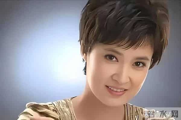 央视著名主持人桑晨，原来是这位大明星的后代，难怪长得这么好看