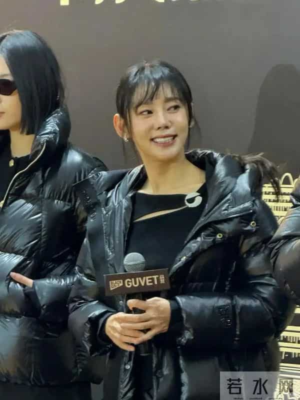 秋瓷炫现身北京，嘴歪油腻变化大到认不出，和于晓光拥抱对视甜蜜