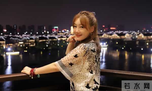 眼里没光了！47岁薛佳凝断崖式衰老，和高调秀二胎的胡歌两个画风