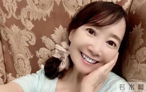 香港知名女星三子全部移民美国，嫁日本老公，抗癌成功状态冻龄