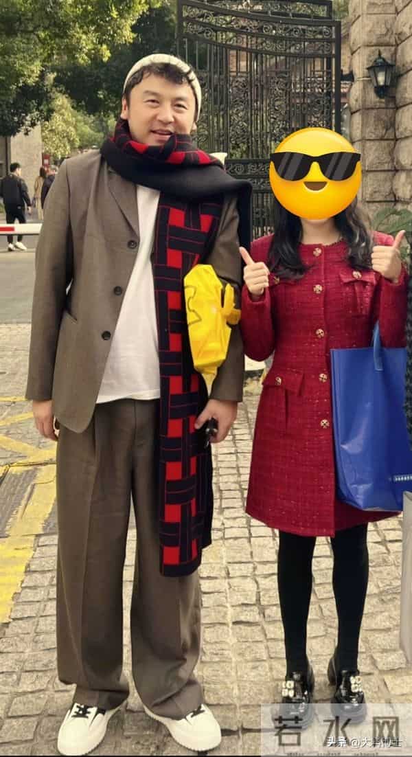 上戏80周年名场面:众星苍蝇馆聚餐、马伊琍江疏影低调、曝大合照