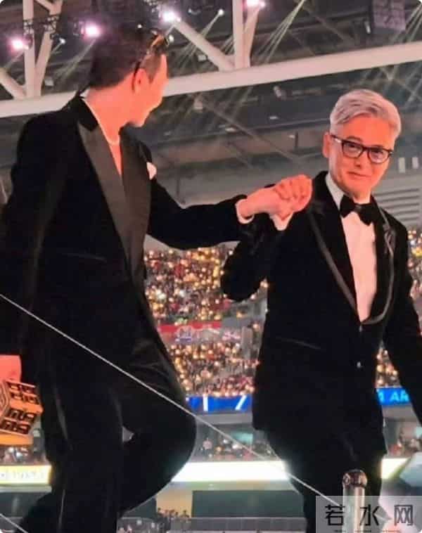 当70岁周润发与37岁权志龙站一起，我才彻底明白，什么叫相由心生