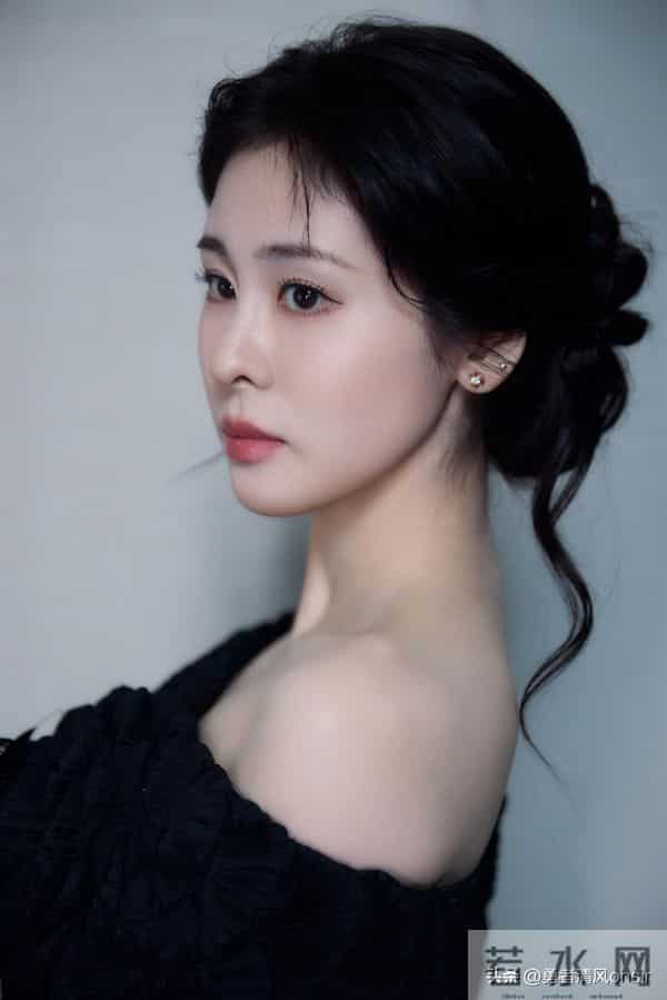 张碧晨云南被偶遇，真人脸又小又精致，无滤镜也好美啊！