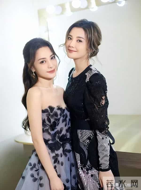 蔡卓妍低调现身广东4S店，购买46万豪车，与小男友热恋中，很幸福