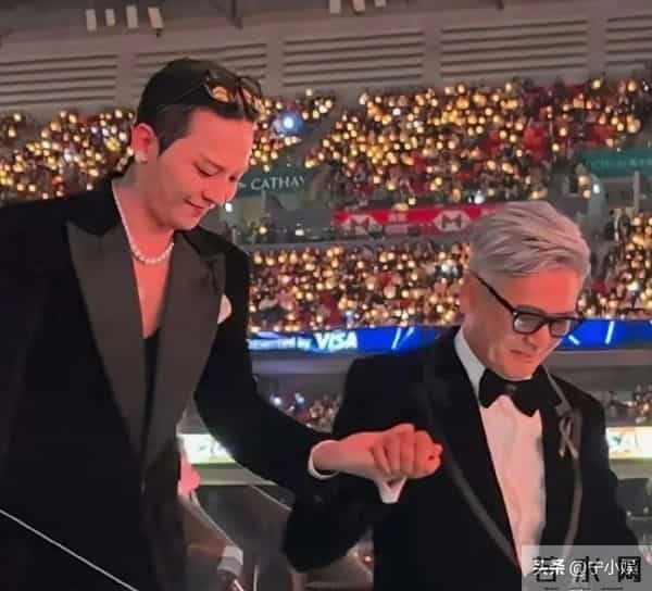 两副面孔？未见捐款却登台捞金，这次周润发被扒了老底，真相大白