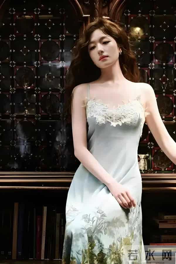 李兰迪绝美腿型，白细直堪称范本