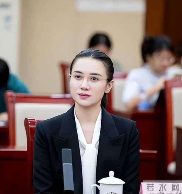 官媒发文,高调官宣45岁宋佳喜讯,她让整个娱乐圈刮目相看