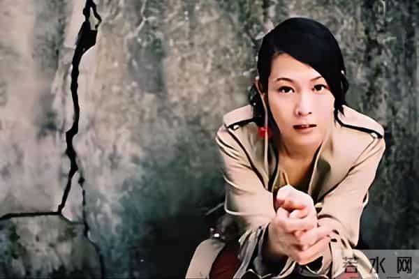 56岁刘若英变样：高龄生子断崖式衰老，脸干瘪像老太太，状态堪忧