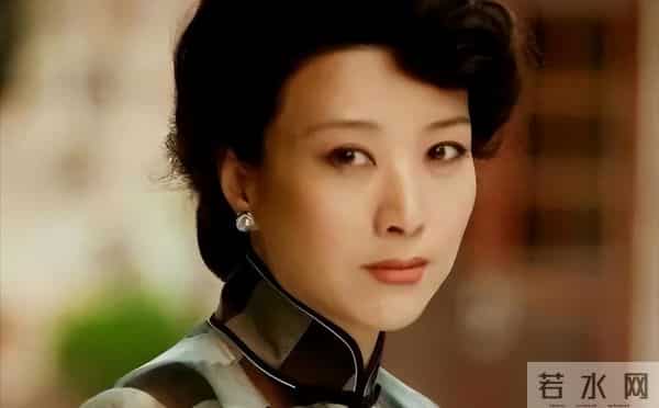 权色交易、陪睡上位，她压根不沾边，简直是娱圈的一股“清流”