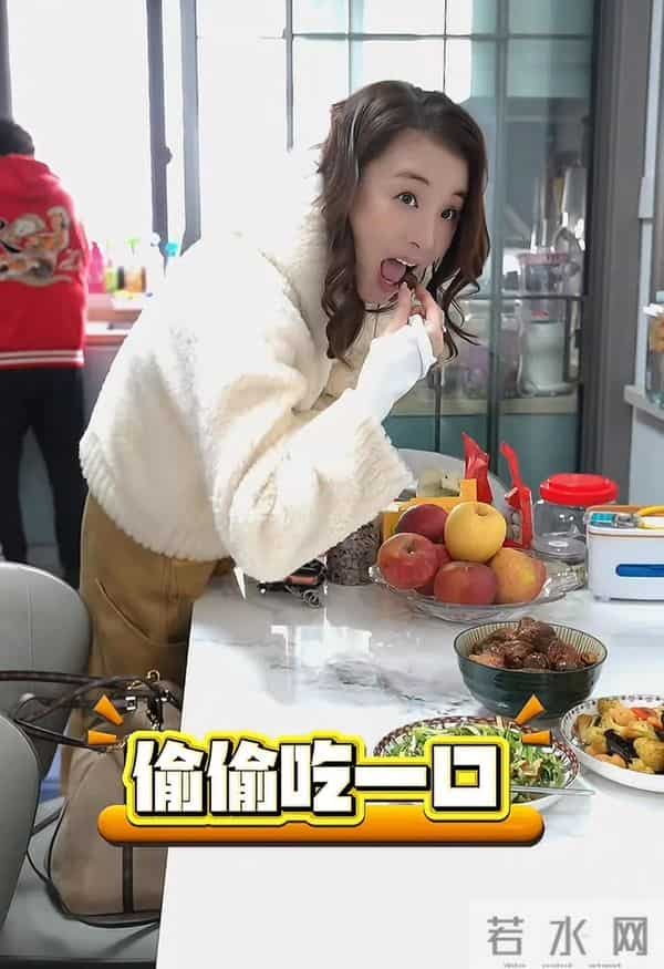 一场生日，演员章龄之被狂赞！暴露了她当儿媳的“情商”！