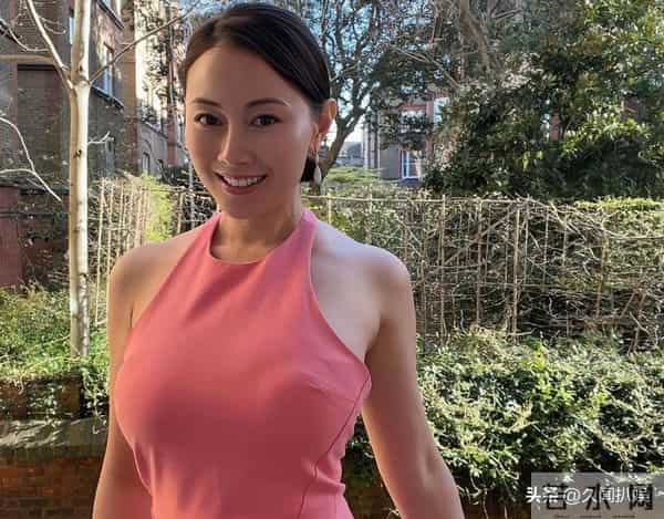 香港知名女星否认隆胸,身材打小就丰满,曝有多位富豪开价抢包养