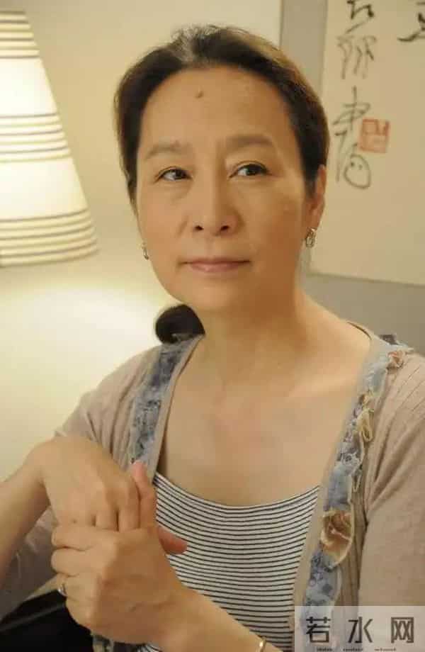 善恶终有报!奚美娟“单亲妈妈”人设崩塌,婚内出轨只是冰山一角