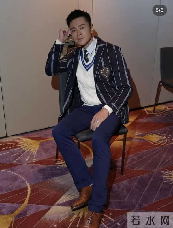 香港艺人自发悼念火灾逝者,苏玉华现场献花默哀,黄浩然寺庙诵经