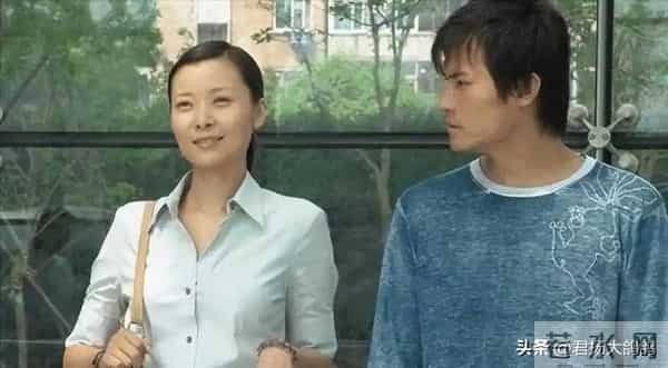 曾与孔琳同居，和柯蓝恋爱，却悄悄娶圈外美女，如今51岁过得如何