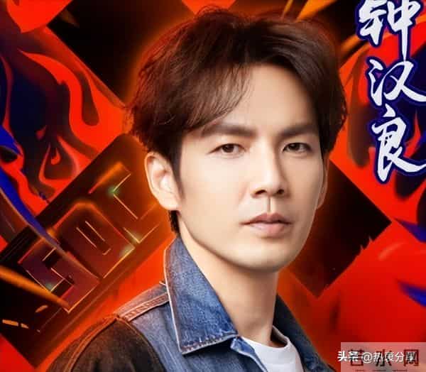 收手吧钟汉良!眼窝塌陷,脸部肿胀,疲态尽显,别再尬演精英男