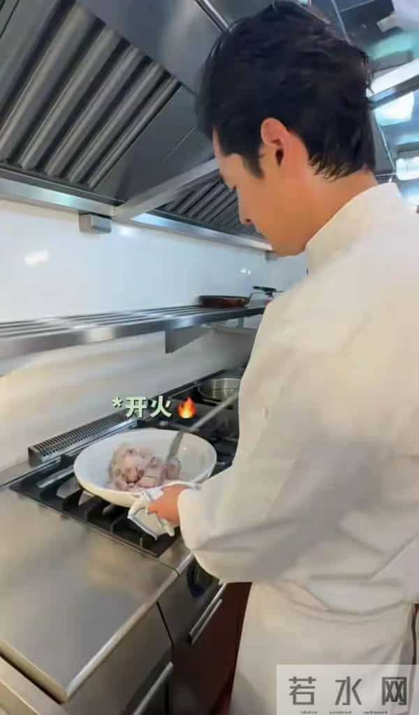 田朴珺彻底不装了！官宣新身份，胡歌亲自为她下厨 被宠成这样了？