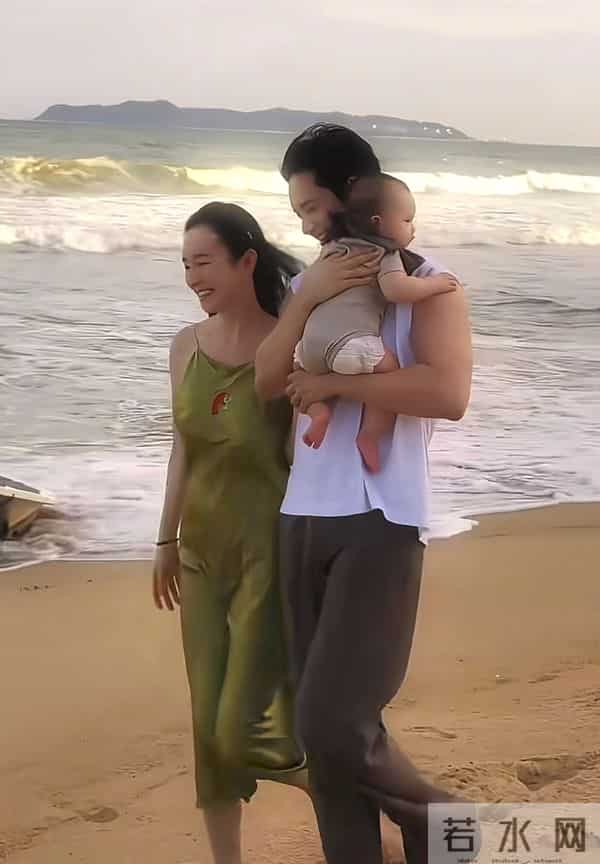 张檬一家三口赏秋，产后喂母乳胸围大了一圈，Dylan肉腿养得真壮