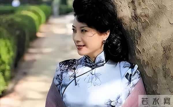 权色交易、陪睡上位，她压根不沾边，简直是娱圈的一股“清流”