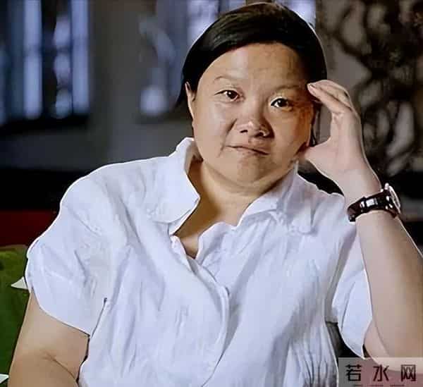 洪晃也没想到，19年前领养的女儿，如今竟成了她最大的依靠！