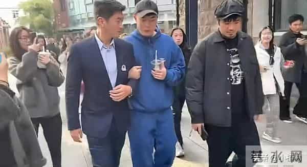 上戏校庆 于和伟瘦脱相 王传君好邋遢 一身白色套装的江疏影让人羞愧