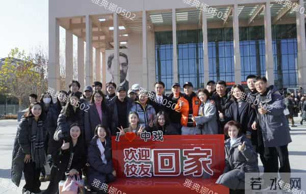 中戏遇到明星佟丽娅温柔漂亮但明显发福见老,靳东又高又帅很有派