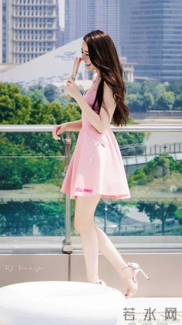 迪丽热巴性感美腿