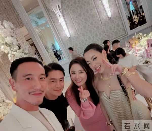 林心如霍建华夫妇参加邱泽婚礼，合照太多，霍建华白发比林心如多