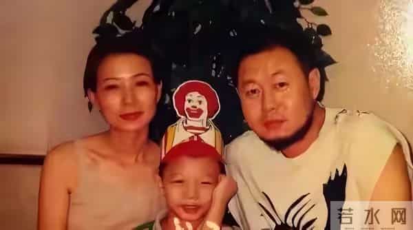 悲情女人仲小萍:因儿子31年不嫁,两次被辜负,霍尊输了回到原点