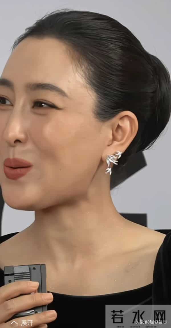马苏的近距离素颜照,真的非常的耐看,整个娱乐圈很难在有这样的