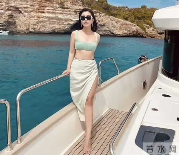 恭喜!天王刘德华小姨子宣布生子,和富二代老公结婚七年成功抱仨