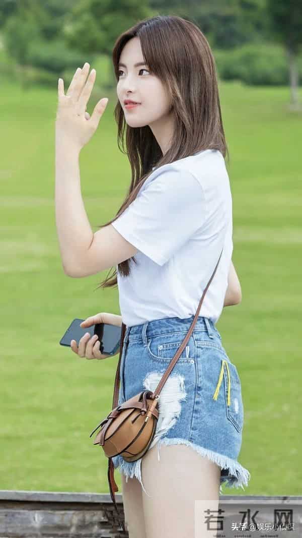 杨超越高清美图，青春感满满，太美了