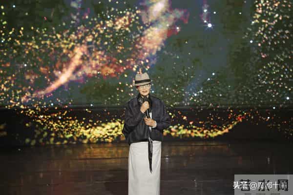 潘虹亮相上海戏剧学院80周年校庆