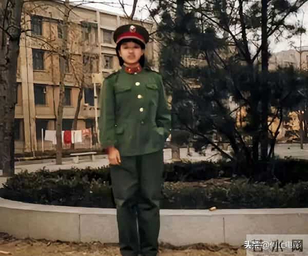 韩红亲爹身份曝光,两重身份反差巨大,难怪没人敢惹她!