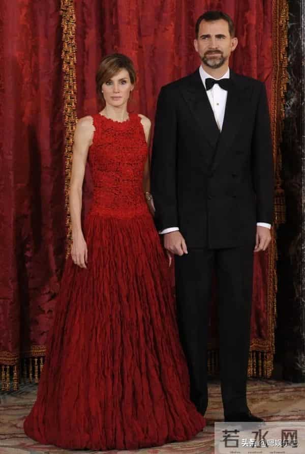 西班牙莱蒂齐亚王后的红色礼服,气场全开,难以复制的经典!