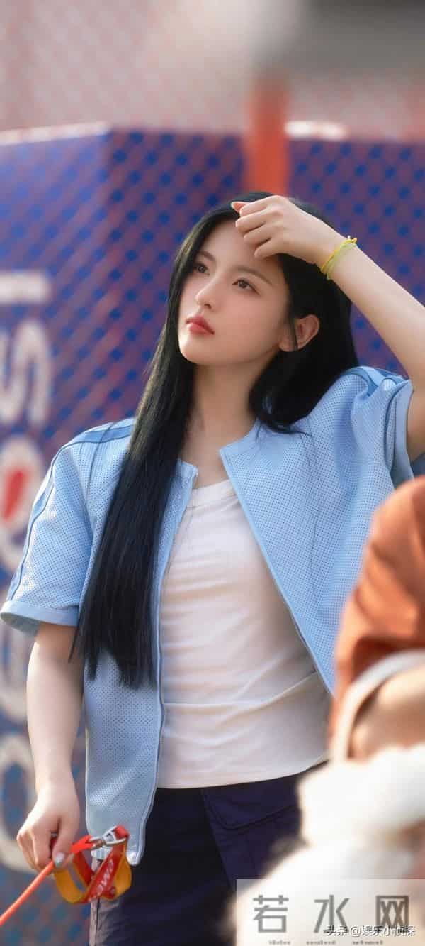 杨超越高清美图，青春感满满，太美了