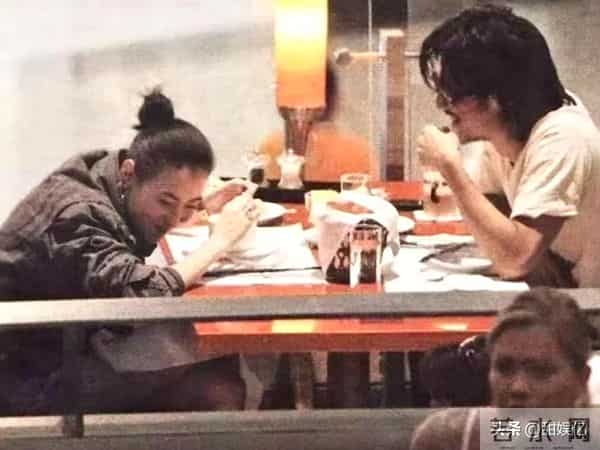 看到谢霆锋张柏芝相爱时的旧照，才发现，她的眼里曾全是这个男人