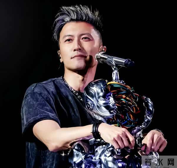 王菲没想到，谢霆锋因香港火灾后两个举动口碑暴涨，张柏芝说对了