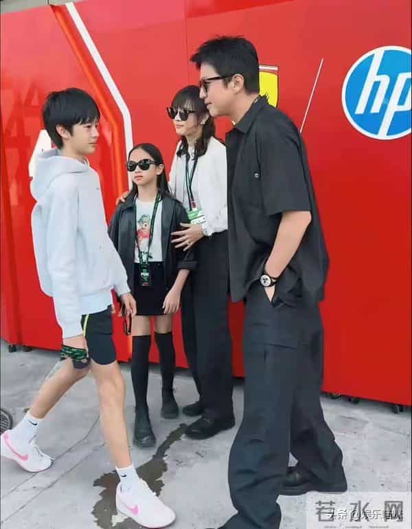 邓超也没想到，孙俪用心培养的2个娃，如今已经是两口子的骄傲