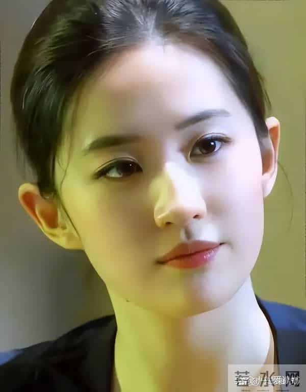 刘亦菲的美,清冷仙气,美得人不敢靠近